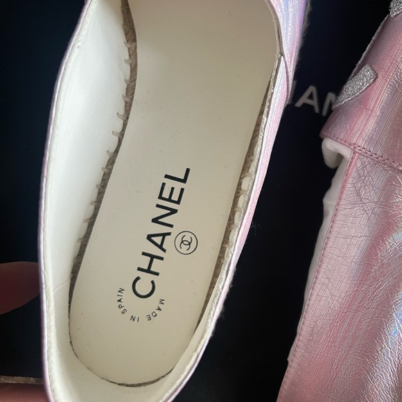 Chanel Pink Iridescent Laminated Lambskin Grosgrain Embroidered CC Espadrilles - Picture 10 of 11